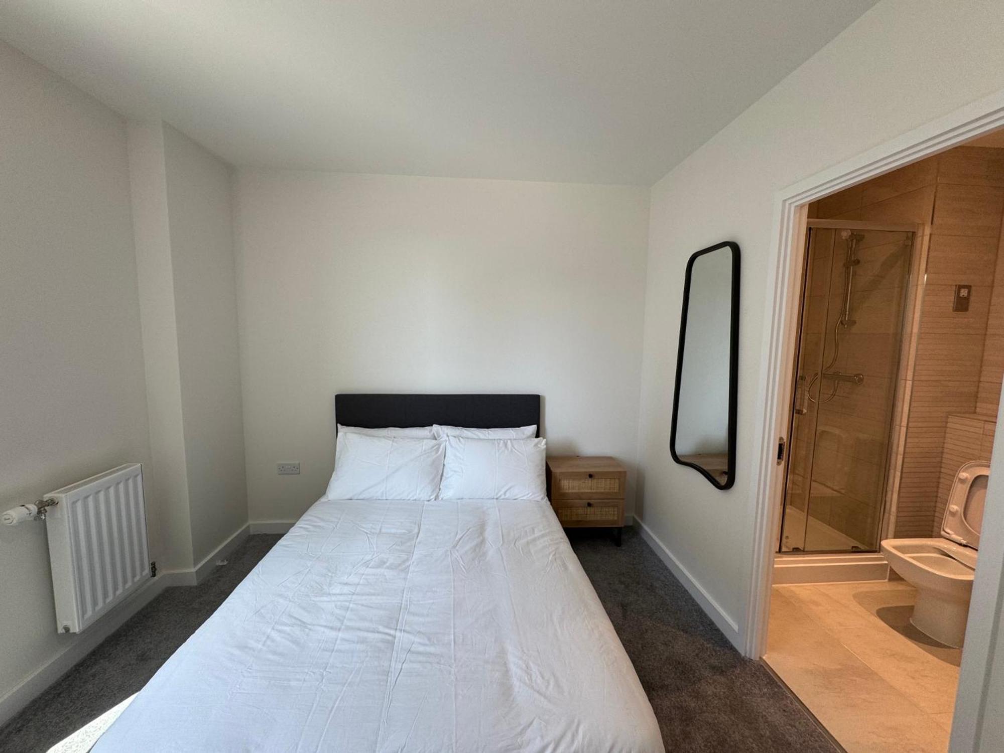 Riverview 2bedroom 2bathoom Airport Apartment London