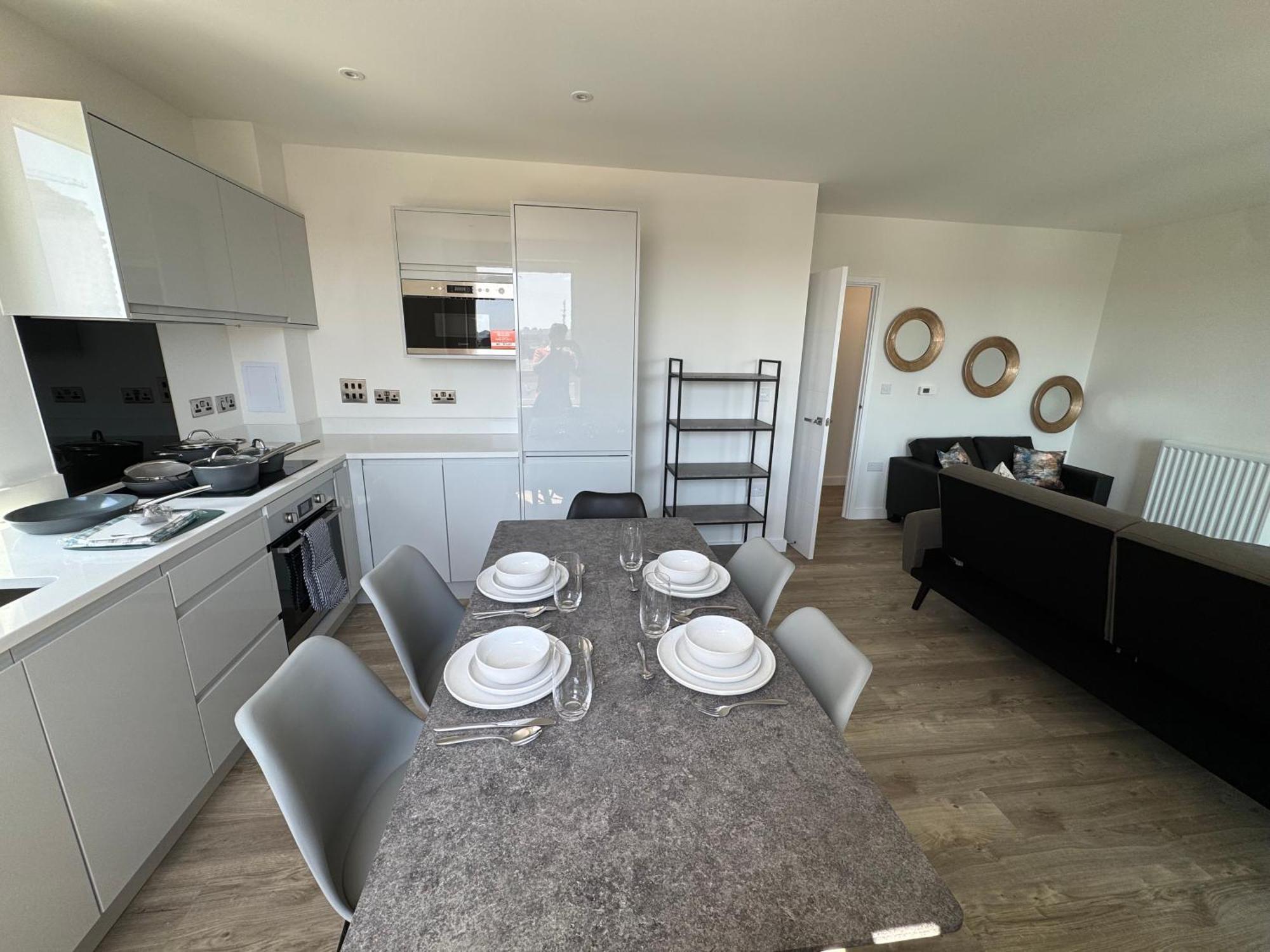 Riverview 2bedroom 2bathoom Airport * London